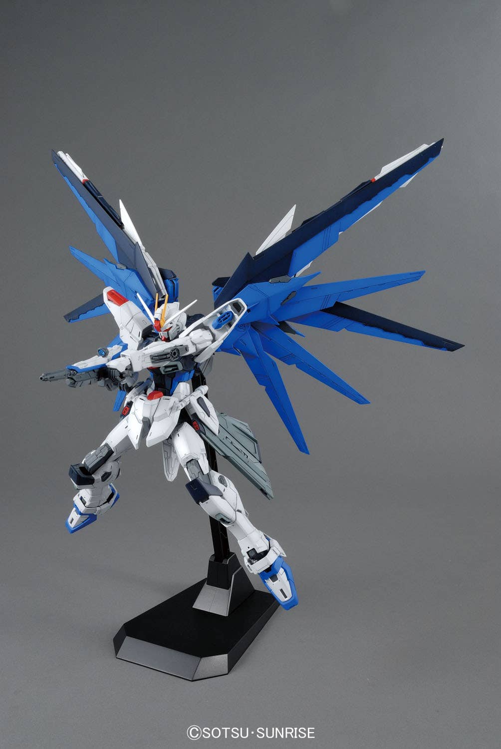 BH MG 1/100 FREEDOM GUNDAM Ver.2.0