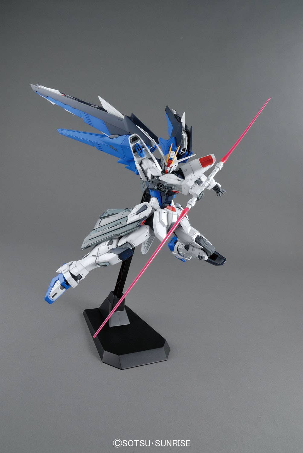 BH MG 1/100 FREEDOM GUNDAM Ver.2.0
